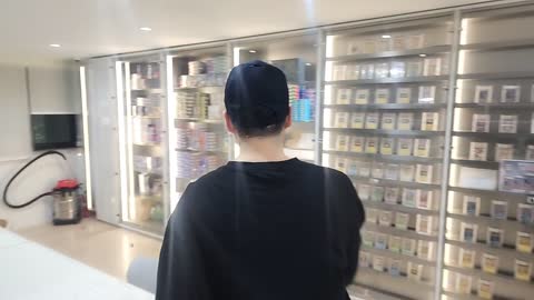 [BROTHER] - [클립]포켓몬 카드깡하러가서 감스트 사인 옆에 사인하...