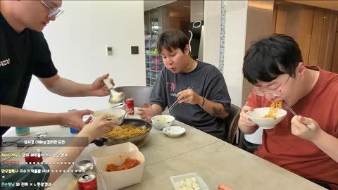 야바 - [클립]봉준) (김치) 다 떨어져서 교머님한테 카톡할려고.. / ...