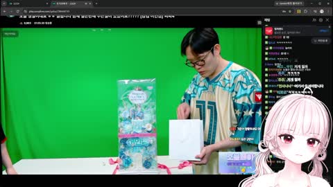 주륵주륵르르 - [클립]금 축구공 받은 뿌꾸 어인섬 반응