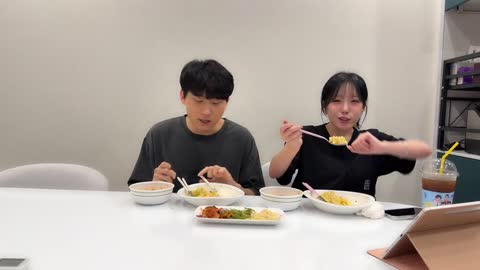 주륵주륵르르 - [클립]미오탱: 현질해줄까? 김민교: 에이 그러지마~ 그런...