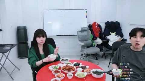 야바 - [클립]김민교) 근데 (타투) 다른데는 왜 했어? / 임유진) 어릴...