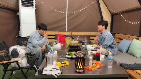 주륵주륵르르 - [클립]미오탱: 어 이거 뭐야 김민교: 사장님이 두고 갔...