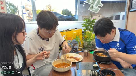 야바 - [클립]상호랑 같이 밥 먹는 봉준이 보다가 참지 못한 오리 ㅋ...
