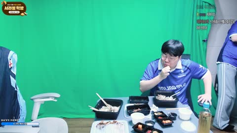 주륵주륵르르 - [클립]다니엘 대표님한테 인사하는 이상호 따라하는 김...